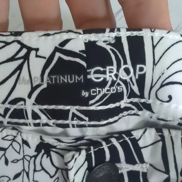 Chico's Sateen Palm Springs Floral Platinum Crop Pants Size 3 or 16 - Picture 8 of 9